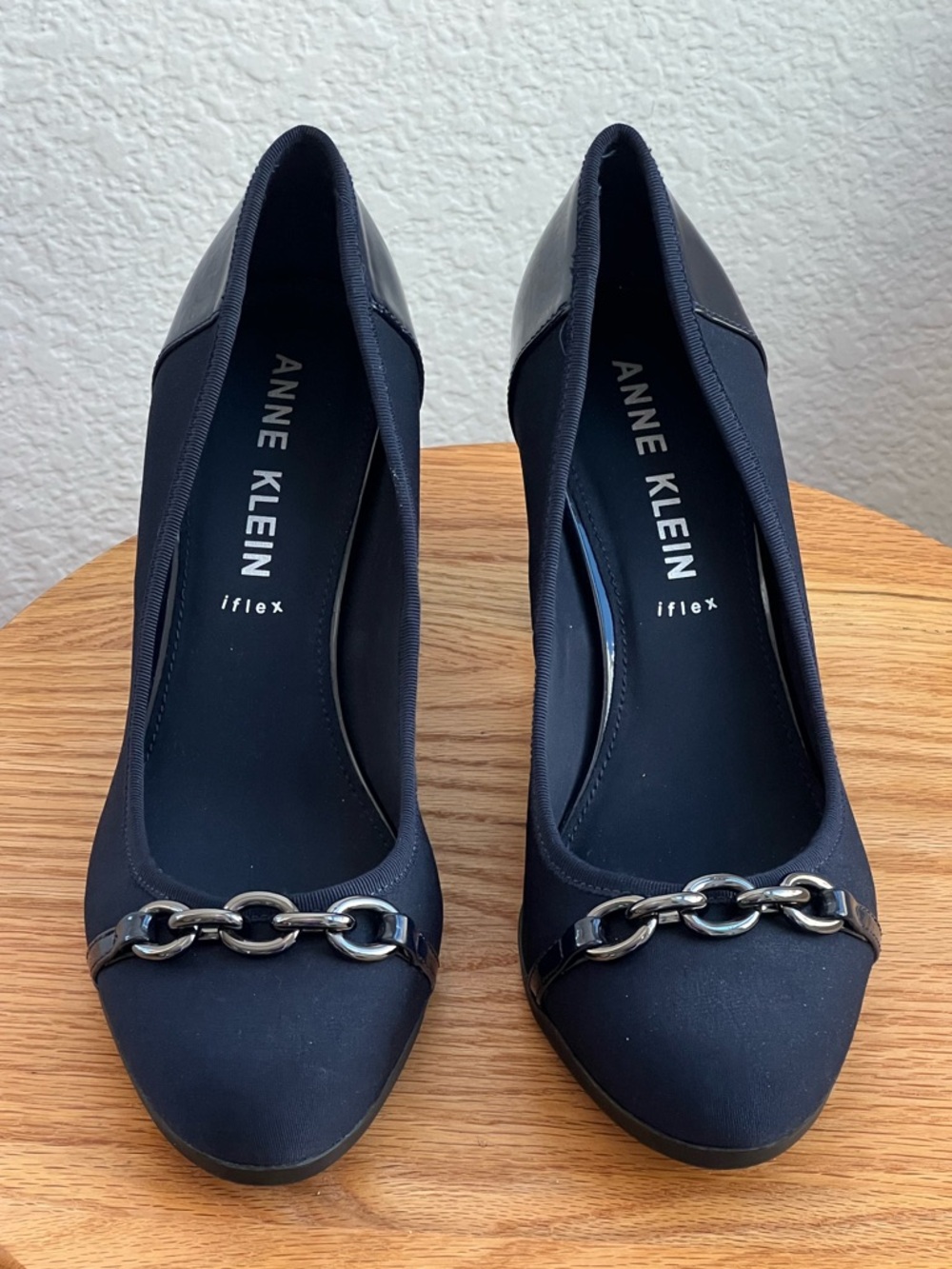 Anne Klein Caitlyn Navy Chain Trim Block Heel Pumps NWOT Size 9 M - Picture 4 of 10